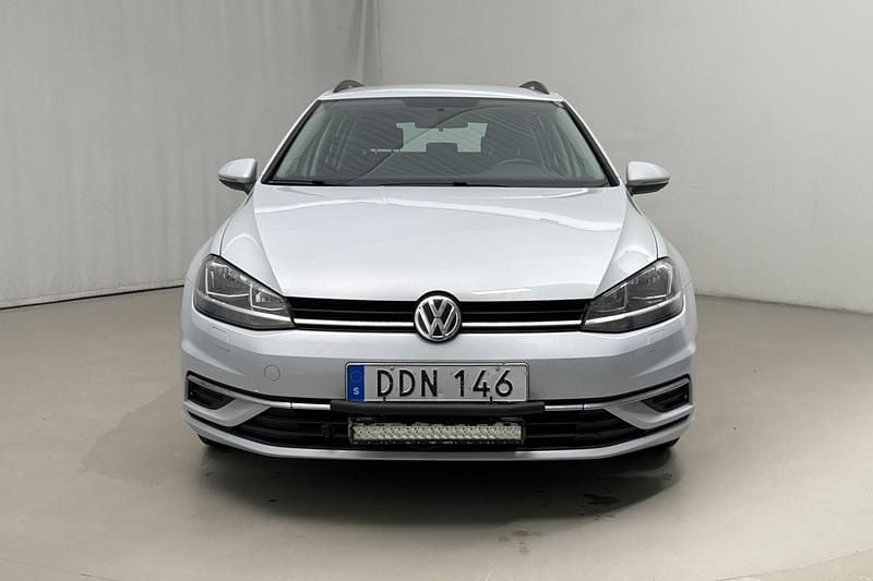 Begagnad VW Golf VII 110 HK (80 kW) 2018 Ljusgrå
