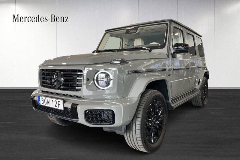 Grå (grey) Begagnad 2025 Mercedes G580 SUV | 2 099 900 kr - Bild 1/4