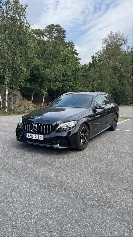 Svart Begagnad 2019 Mercedes C220 AMG line Kombi | 309 900 kr (Marknadspris) - Bild 1/4