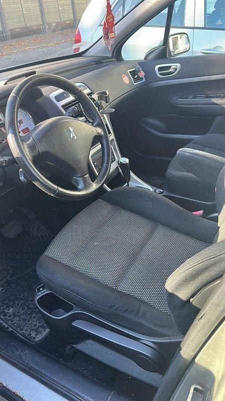Grå Begagnad 2008 Peugeot 307 Halvkombi | 21 000 kr (Marknadspris) - Bild 1/4