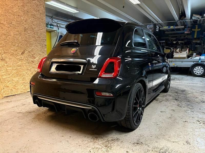 Begagnad Abarth 595 Esseesse 180 HK (132 kW) 2021 Svart
