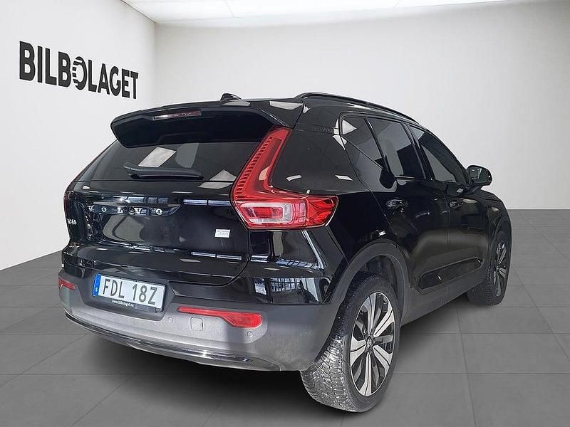 Begagnad Volvo XC40 Core 154 kW (210 HK) 2022 Svart SUV