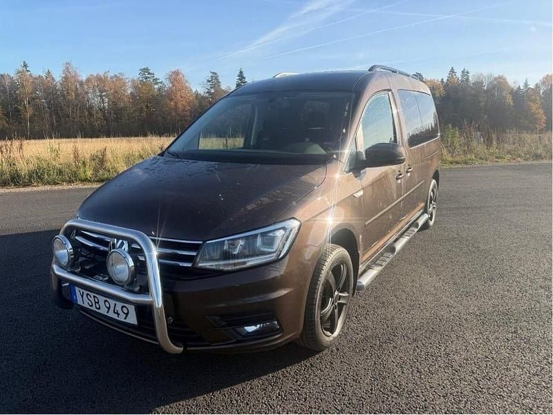Brun Begagnad 2018 VW Caddy Maxi Life Life Minibuss | 147 500 kr (Bra pris) - Bild 1/4