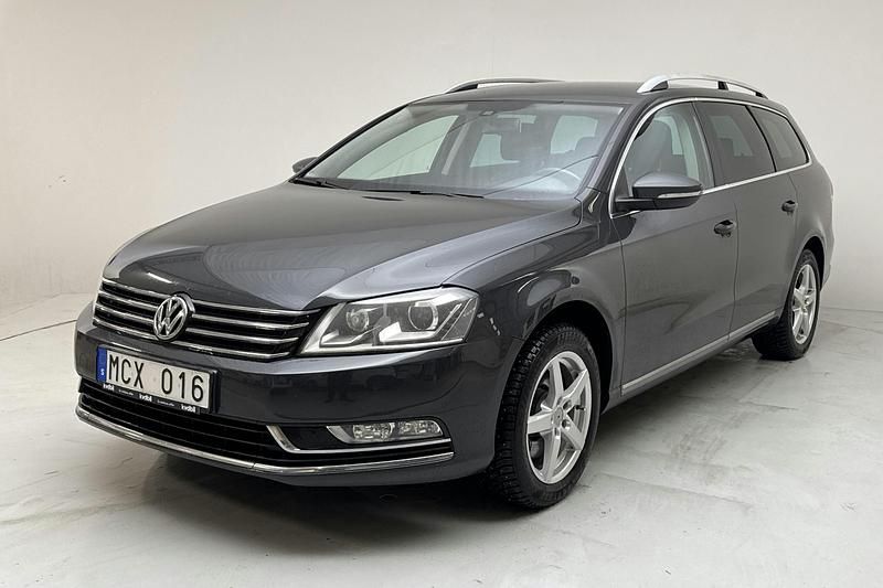 Mörkgrå Begagnad 2012 VW Passat Sport Kombi | 64 500 kr (Lite dyr) - Bild 1/4
