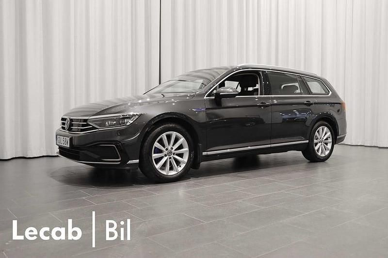 Mangan grey metallic Begagnad 2021 VW Passat GTE | 259 500 kr (Lite dyr) - Bild 1/4