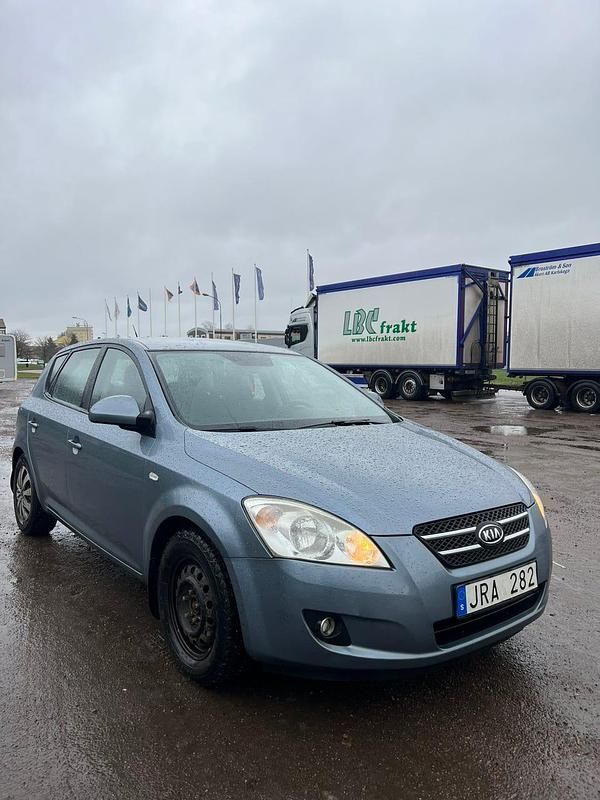 Begagnad 2009 Kia Ceed Halvkombi | 24 900 kr (Bra pris) - Bild 1/4