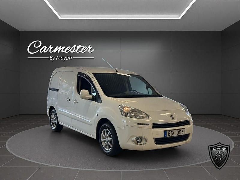 Vit Begagnad 2015 Peugeot Partner Van | 39 990 kr (Marknadspris) - Bild 1/4