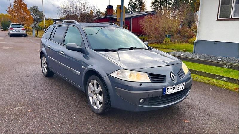 Grå Begagnad 2006 Renault Mégane GrandTour Kombi | 19 000 kr - Bild 1/4