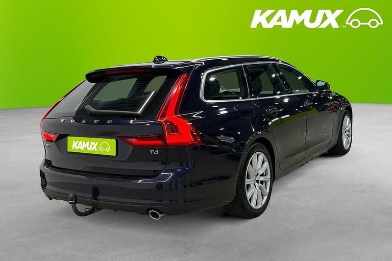 Begagnad Volvo V90 Momentum 190 HK (139 kW) 2019 Blå Kombi