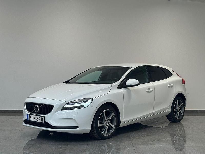 Vit Begagnad 2017 Volvo V40 Kombi | 179 900 kr (Lite dyr) - Bild 1/4