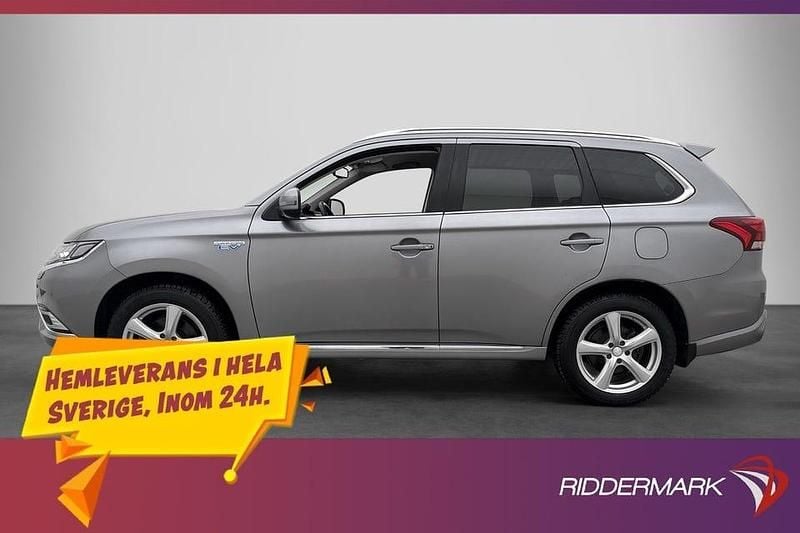 Grå Begagnad 2020 Mitsubishi Outlander SUV | 189 800 kr (Marknadspris) - Bild 1/3