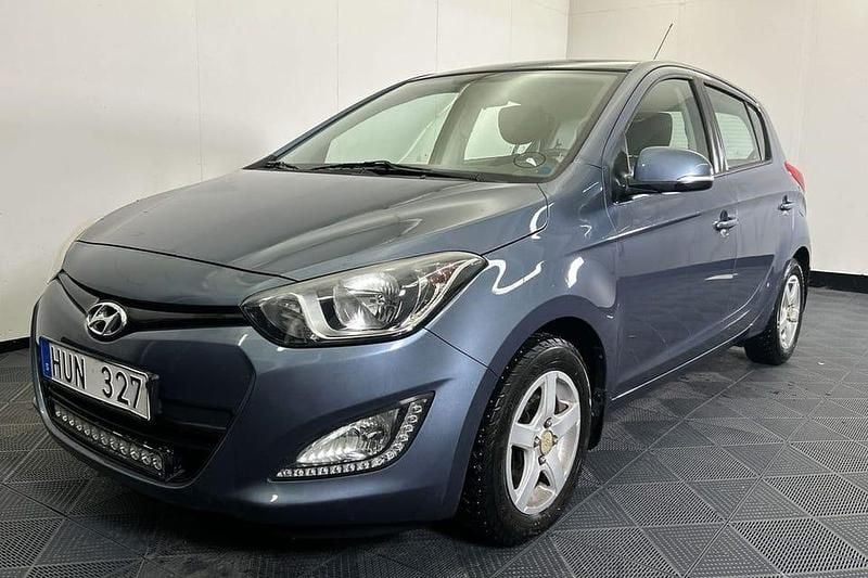 Blå Begagnad 2012 Hyundai i20 Halvkombi | 59 900 kr (Bra pris) - Bild 1/4