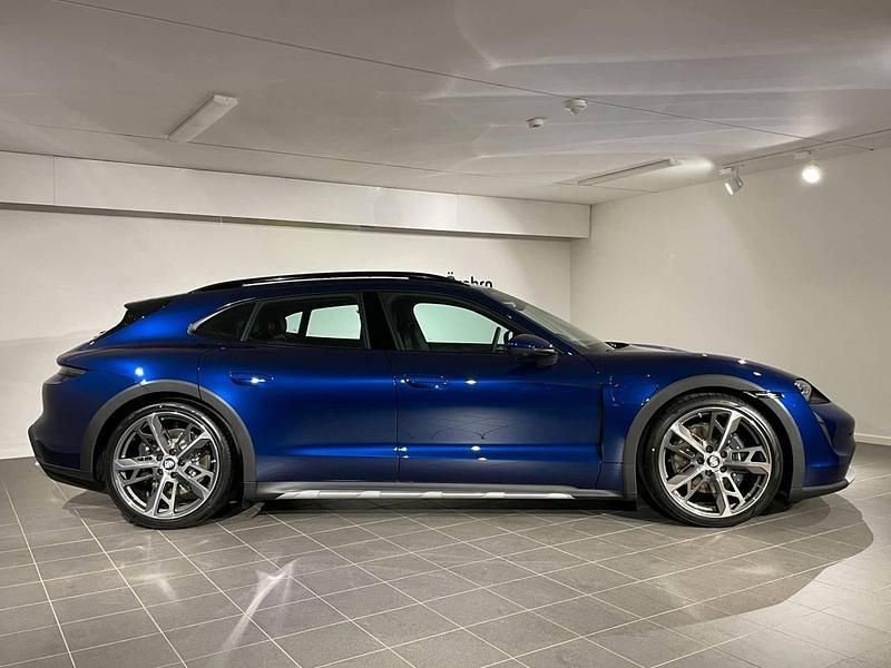 Begagnad Porsche Taycan Cross Turismo 350 kW (476 HK) 2023 Blå Sedan