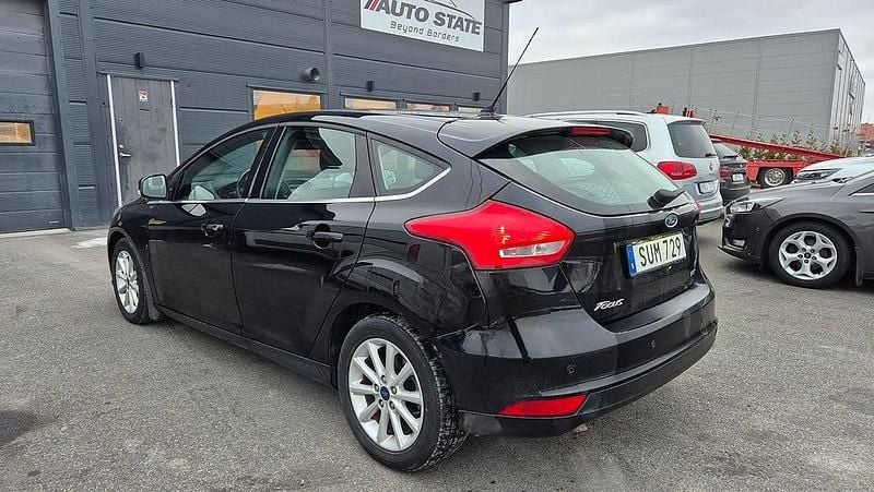 Begagnad Ford Focus Titanium 101 HK (74 kW) 2015 Svart Halvkombi