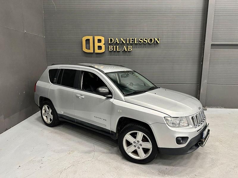 Grå Begagnad 2011 Jeep Compass SUV | 59 800 kr - Bild 1/4