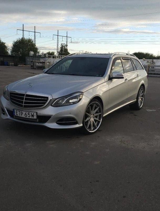 Silver Begagnad 2014 Mercedes E220 Kombi | 160 000 kr (Marknadspris) - Bild 1/4