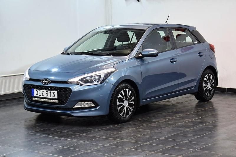 Begagnad Hyundai i20 84 HK (61 kW) 2016 Blå Halvkombi