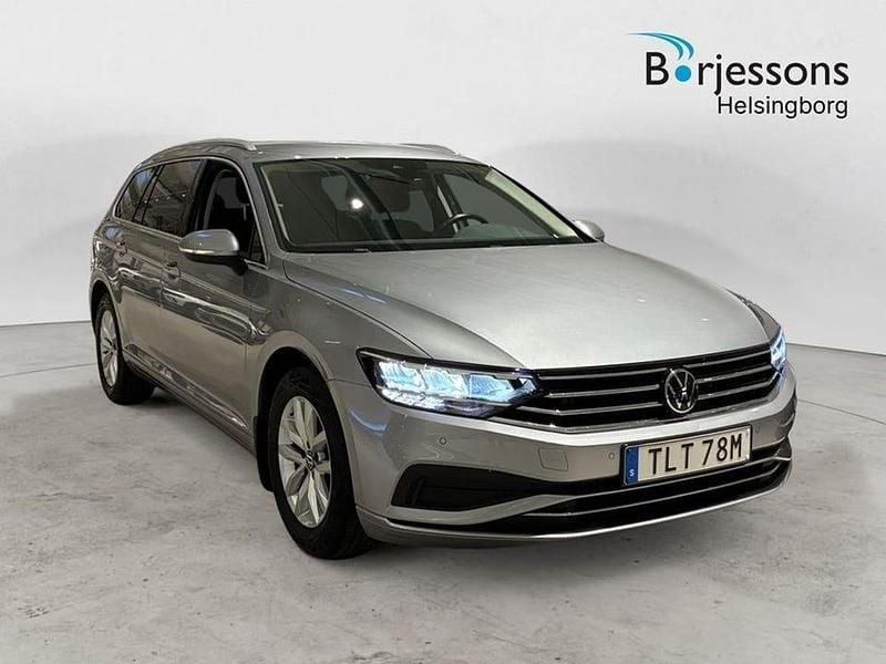 Silver Begagnad 2023 VW Passat Kombi | 299 900 kr (Bra pris) - Bild 1/4