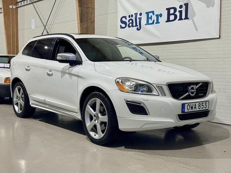 Vit Begagnad 2013 Volvo XC60 R-Design SUV | 129 900 kr (Bra pris) - Bild 1/4