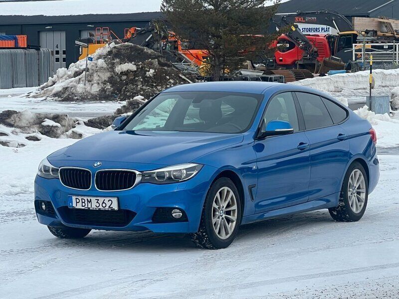 Blå Begagnad 2017 BMW 320 Gran Turismo M Sport Halvkombi | 176 500 kr (Marknadspris) - Bild 1/3