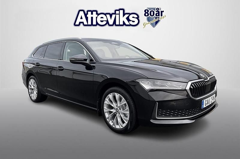Svart Ny 2025 Skoda Superb Selection Kombi | 490 300 kr (Marknadspris) - Bild 1/4