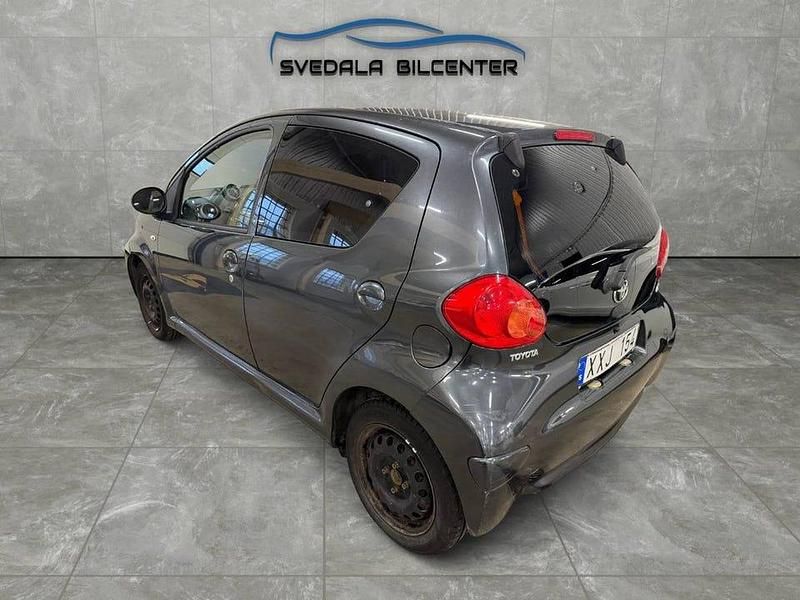Begagnad Toyota Aygo 68 HK (50 kW) 2006 Mörkgrå Halvkombi