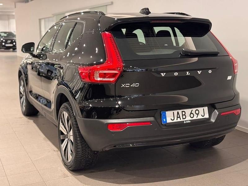 Begagnad Volvo XC40 Core 185 kW (252 HK) 2022 Svart SUV