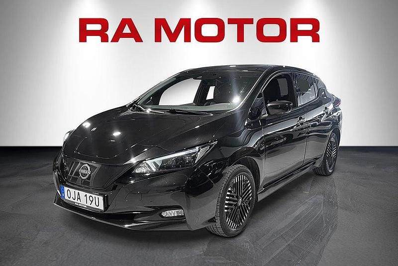 Svart Begagnad 2022 Nissan Leaf Tekna Halvkombi | 269 900 kr (Dyr) - Bild 1/4
