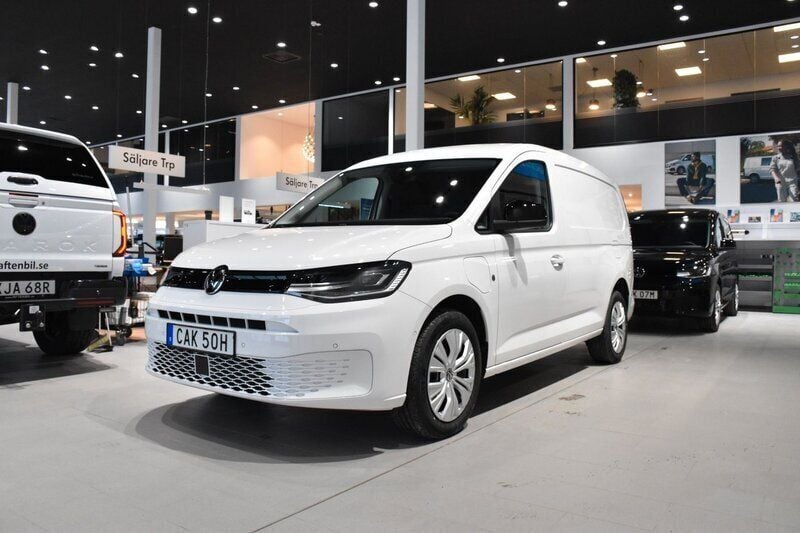 Vit Ny 2025 VW Caddy Maxi Minibuss | 539 343 kr (Lite dyr) - Bild 1/4