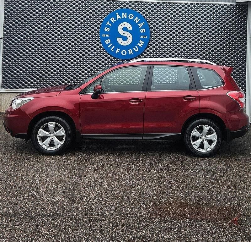 Ljusröd Begagnad 2013 Subaru Forester SUV | 129 500 kr (Marknadspris) - Bild 1/4