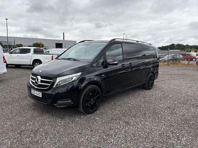 Svart Begagnad 2016 Mercedes V250 Minibuss | 299 000 kr (Superpris) - Bild 1/4