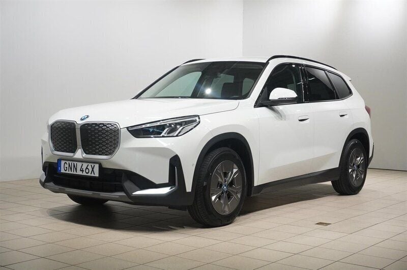 Okänd Ny 2024 BMW iX1 Shadowline SUV | 599 500 kr (Marknadspris) - Bild 1/4