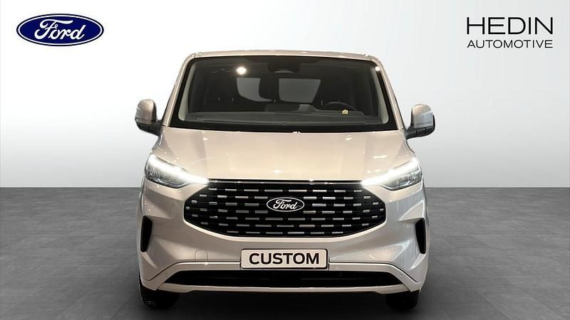 Begagnad Ford Tourneo Titanium 170 HK (125 kW) 2024 Moondust silver Minibuss