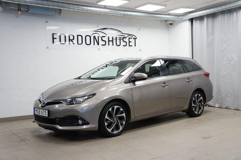 Brun Begagnad 2015 Toyota Auris Touring Sports Active Kombi | 128 800 kr - Bild 1/4