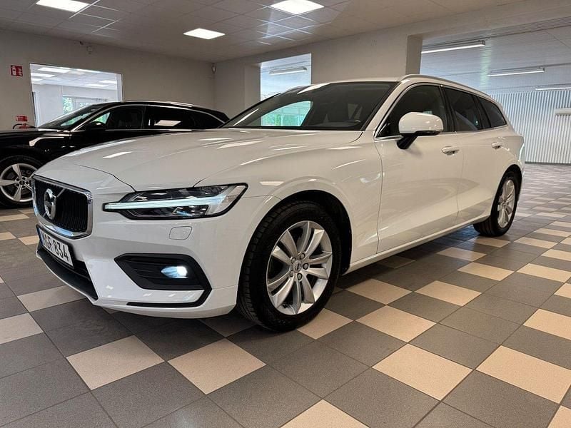 Vit Begagnad 2020 Volvo V60 Kombi | 258 900 kr (Marknadspris) - Bild 1/4