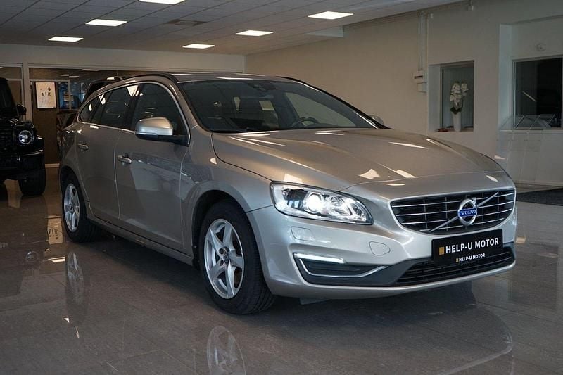Ljusbrun Begagnad 2015 Volvo V60 Momentum Kombi | 119 000 kr (Bra pris) - Bild 1/4