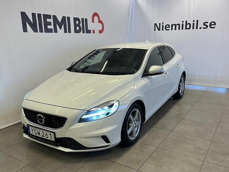 Begagnad Volvo V40 R-Design 122 HK (89 kW) 2016 Vit Halvkombi