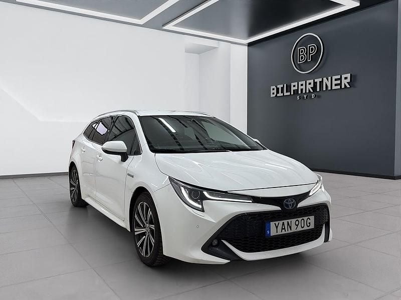 Begagnad Toyota Corolla Style 184 HK (135 kW) 2021 Vit Kombi
