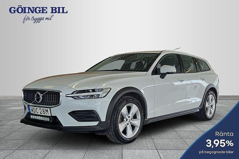 Begagnad Volvo V60 CC 197 HK (144 kW) 2022 Vit Kombi