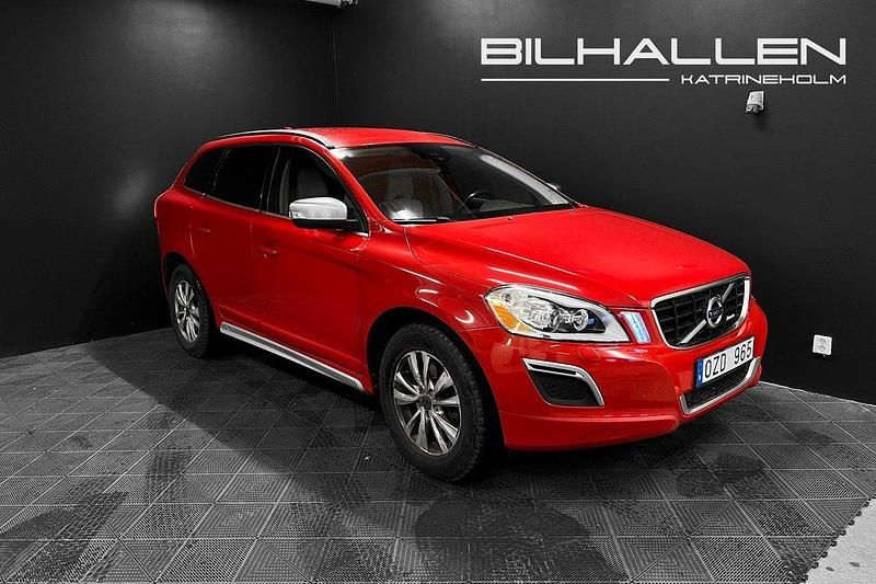Röd Begagnad 2012 Volvo XC60 R-Design SUV | 129 700 kr (Marknadspris) - Bild 1/4