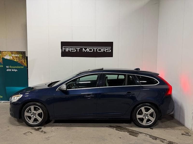 Begagnad Volvo V60 R-Design 116 HK (85 kW) 2012 Blå Kombi