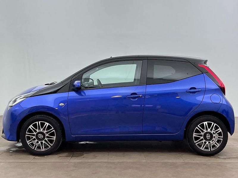 Begagnad Toyota Aygo X-clusiv 72 HK (52 kW) 2019 Blå metallic Halvkombi