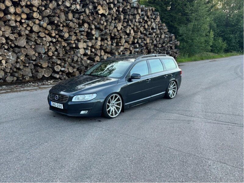 Grå Begagnad 2016 Volvo V70 Standard Kombi | 69 000 kr (Bra pris) - Bild 1/4