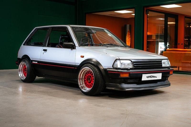Flerfärgad Begagnad 1987 Toyota Starlet Halvkombi | 69 900 kr - Bild 1/4