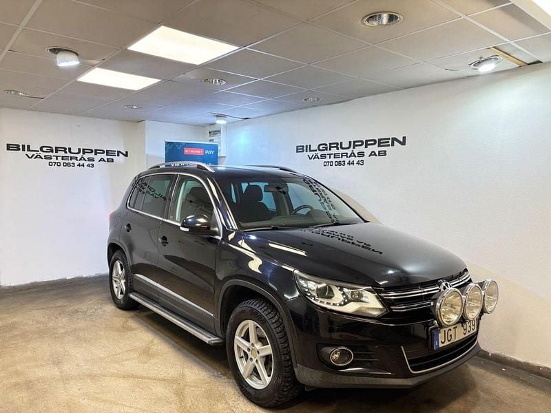 Svart Begagnad 2012 VW Tiguan SUV | 104 800 kr (Marknadspris) - Bild 1/4