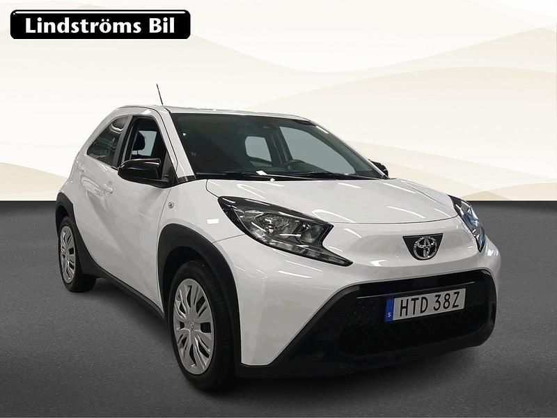 Begagnad Toyota Aygo X X-play 73 HK (53 kW) 2022 Vit SUV