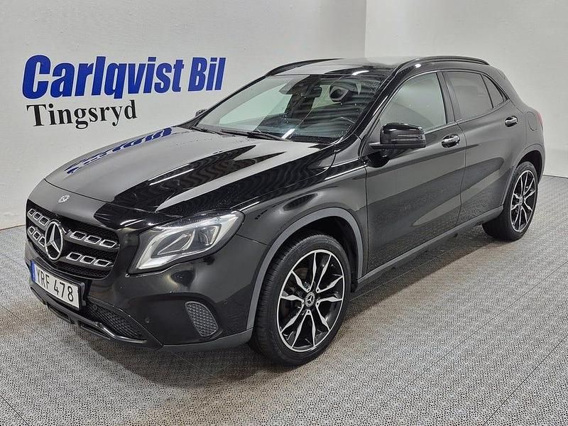 Svart Begagnad 2018 Mercedes GLA200 AMG SUV | 189 000 kr (Marknadspris) - Bild 1/4
