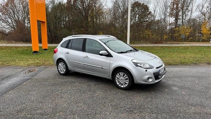 Silver Begagnad 2011 Renault Clio GrandTour Kombi | 29 800 kr (Bra pris) - Bild 1/4