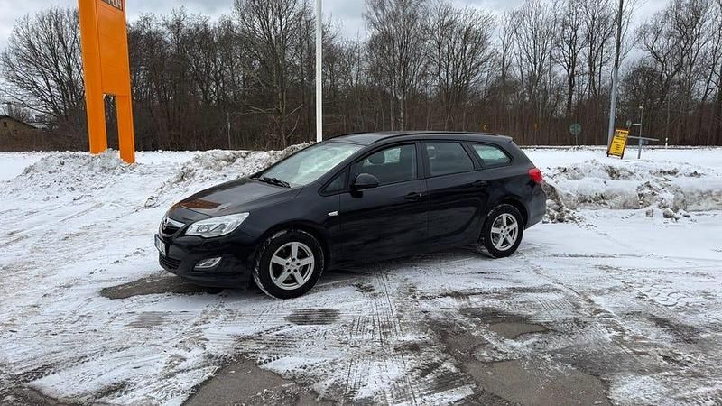 Begagnad Opel Astra Enjoy 110 HK (80 kW) 2012 Svart Kombi