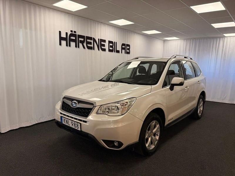 Vit (satin white pearl) Begagnad 2014 Subaru Forester SUV | 169 900 kr (Marknadspris) - Bild 1/4